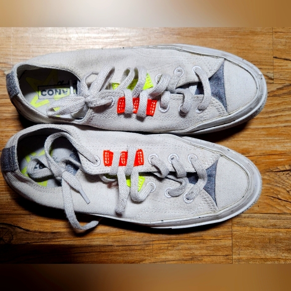Converse Sneakers Size 7.5 - Picture 1 of 3